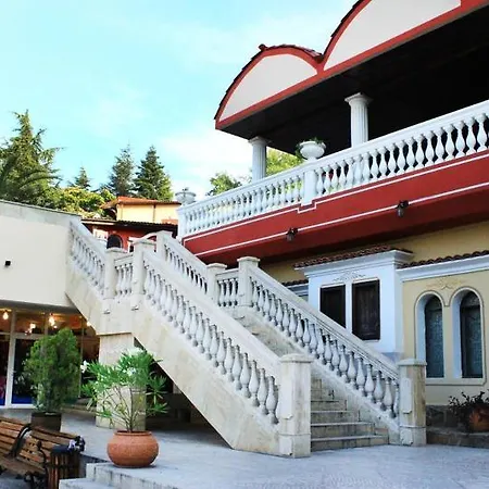 Здравен курорт Villas Elenite 3*