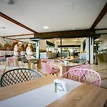 Villas Elenite Resort