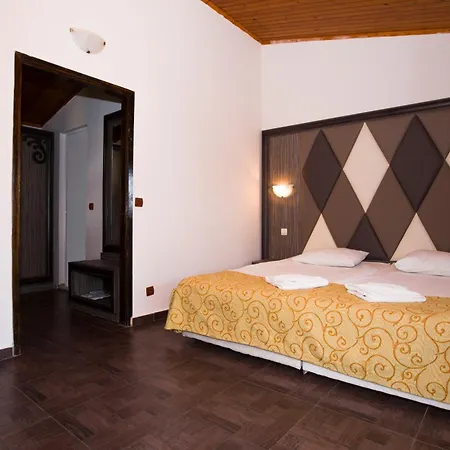 Villas Elenite Resort